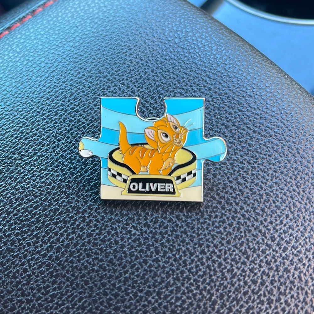 Disney Loungefly cats blind box pin puzzle piece Oliver - no box